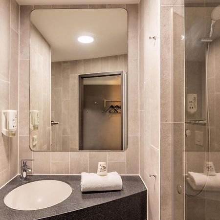 B&B Hotel Duesseldorf-Airport מראה חיצוני תמונה